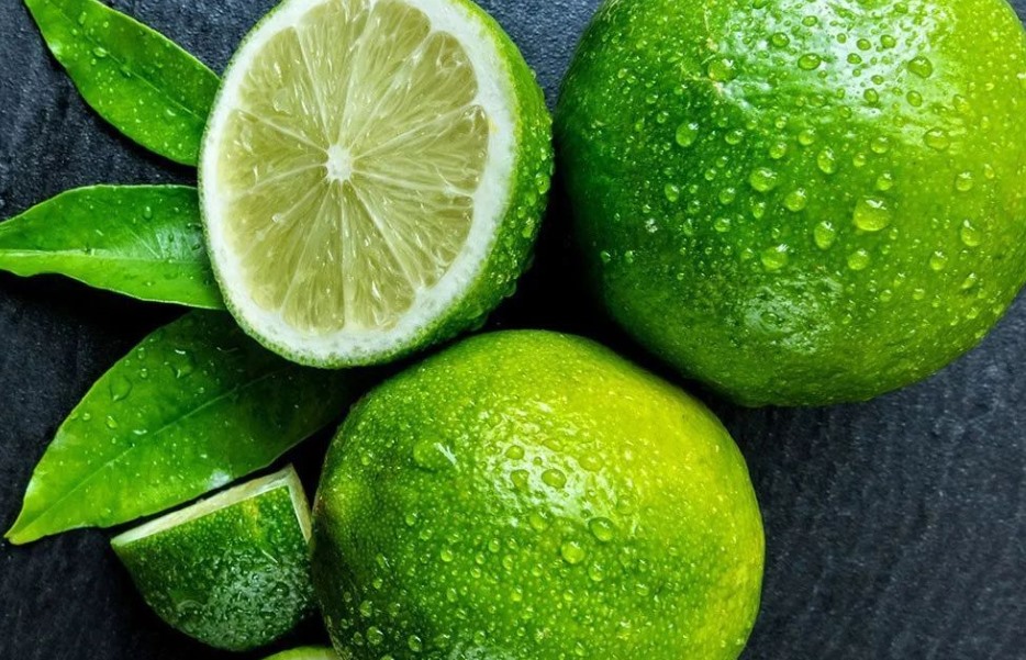 香水柠檬和黄柠檬有什么区别（对比两种柠檬品种的外观、味道以及功效）
